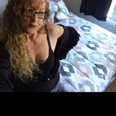 I am a professional female (Healthcare) just ... Main Photo