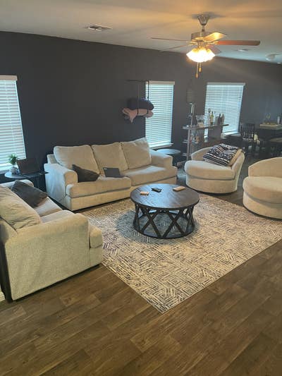 Private room in a nice and quiet community Main Photo