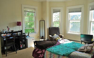 Large Room Available For Female Roommate - July 1 Main Photo