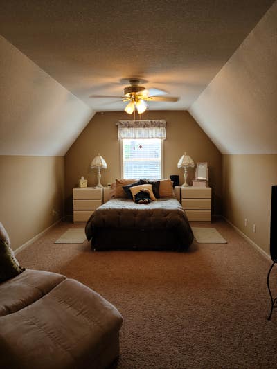 Large room nice  neighborhood with garage spot Main Photo