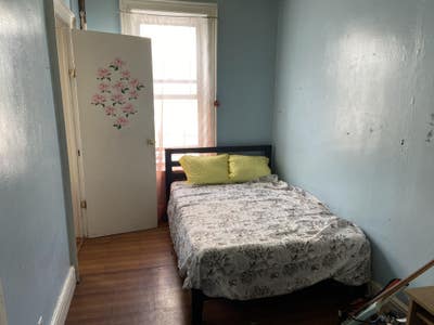 Quaint Uptown Bedroom perfect for Students or Pros Main Photo
