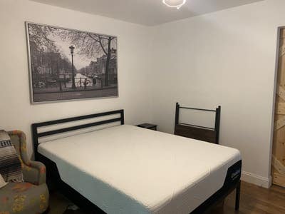 Beautiful room in excellent location Main Photo