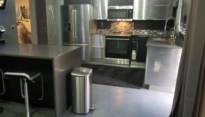 Nice, safe, private condo complex (room for rent)  Main Photo