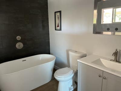 Room with private entrance and bathroom. Main Photo