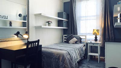 AUG 1 Furnished deluxe room in Sunnyside Main Photo