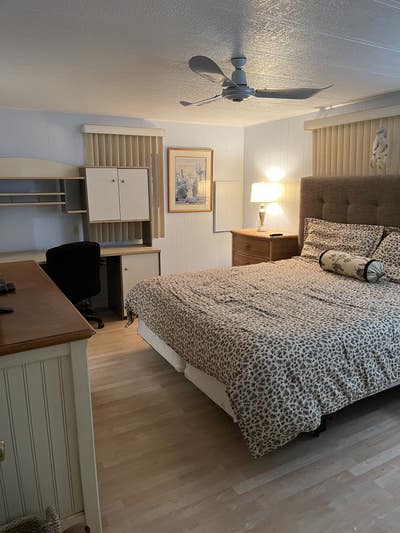 Short term rental master BR private bath ensuite Main Photo