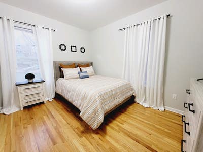 Room Furnished Main Photo
