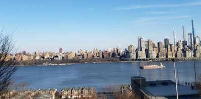 Room+ own bathroom in house with NYC skyline views Main Photo