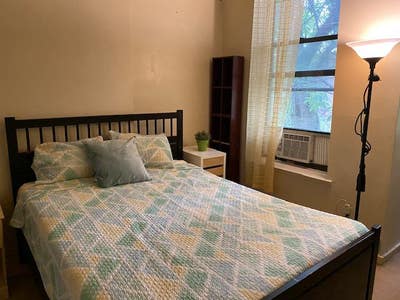 Large Bedroom with two windows near Central Park Main Photo