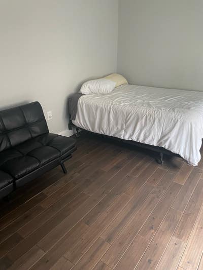 One bedroom for rent in 5 bed 4 bath house  Main Photo