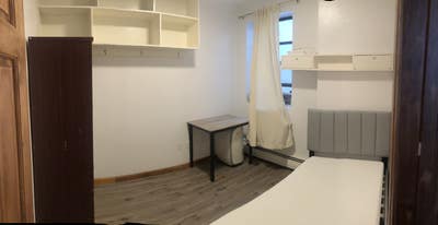 One room for rent in a 3 bedroom condo Main Photo