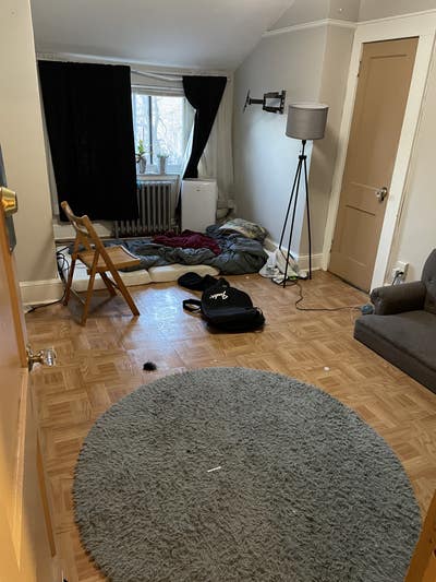 Single unfurnished room for July 1 in Kew Gardens Main Photo