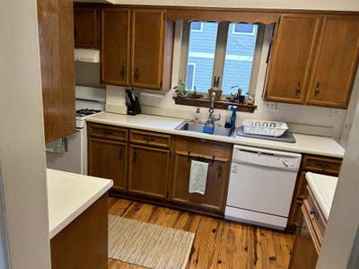 Big old house in great condition near metro, shops Main Photo