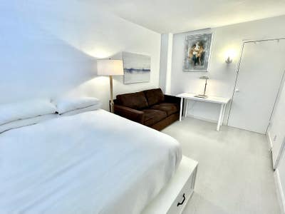 Astoria Room NYC 3 Stops to Manhattan Main Photo