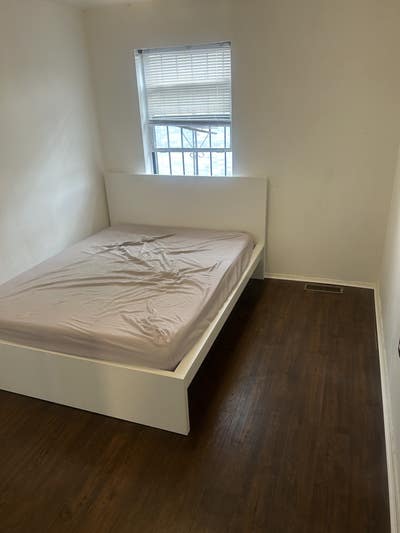 Affordable room for rent available now$300 a week  Main Photo
