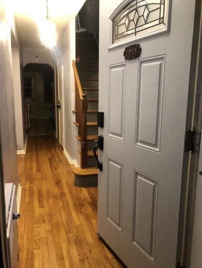 Full size room available $200 weekly Main Photo