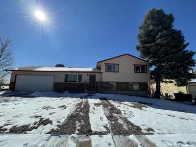 Room for rent close to UCCS Main Photo