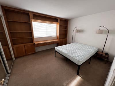 Seeking room mate in upscale Encino townhouse.  Main Photo