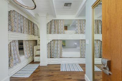  Shared  -  Gorgeous  Unique  Space Main Photo