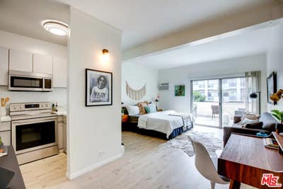 Stunning Studio Apartment in Vibrant Westwood  Main Photo
