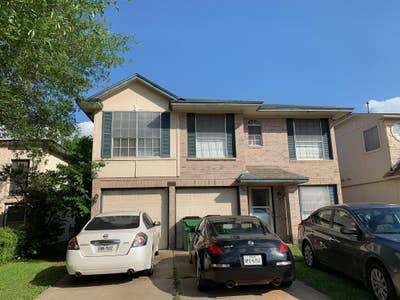Bedroom in a house with bills included Main Photo