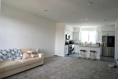 Single bedroom and and share bathroom  Main Photo