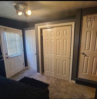 Room for rent, pvt entrance, off street parking  Main Photo