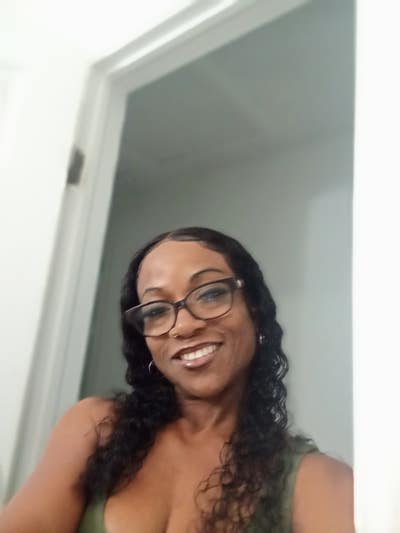 I'm clean, quiet, and love to laugh. Main Photo