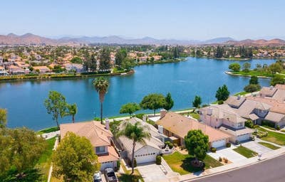 Room in lakefront house Main Photo