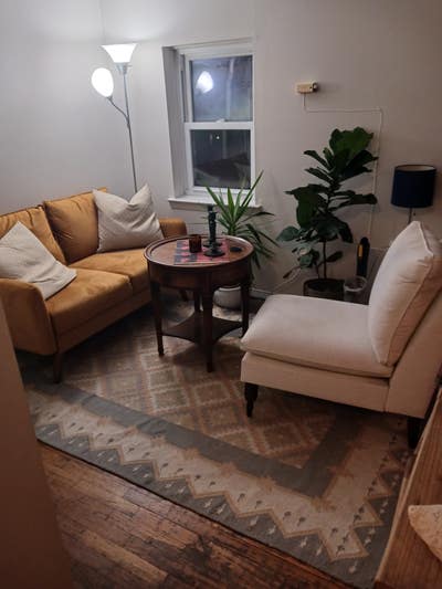 Share my 2 bedroom apt with me! Main Photo