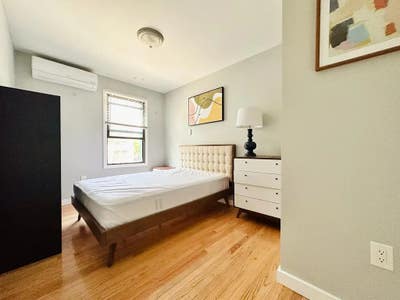 New furnished room # 109, 29 minutes to Manhattan. Main Photo