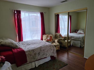 Private Room with shared bathroom Main Photo