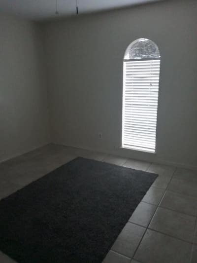 Unfurnished room for rent in Carrolton Main Photo