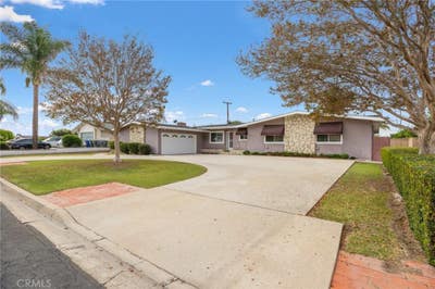 Private bedroom with ensuite bathroom available Main Photo