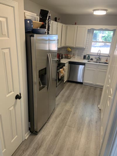 Room in townhouse available Main Photo