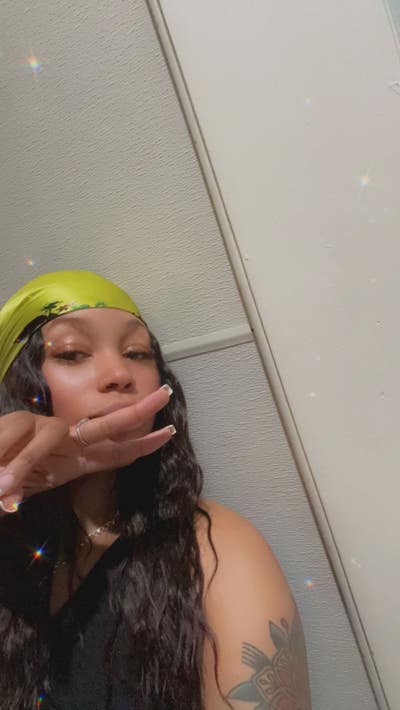 Professional Female seeks a large room Main Photo