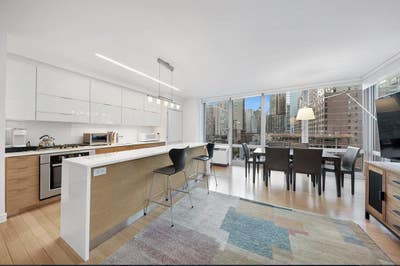 Roommate Needed - Private BR/BA in Murray Hill Main Photo
