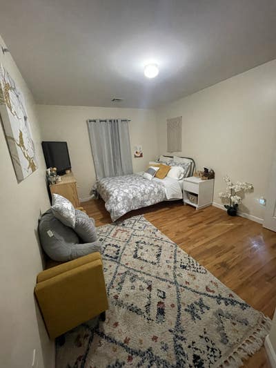 1 Huge BR For Rent In Modern Apartment.  Main Photo