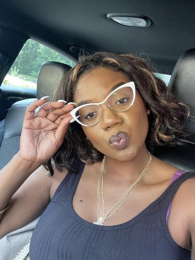 Single Woman with an adorable ca  Main Photo