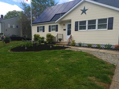 Clean and well kept home w/rooms for rent Main Photo