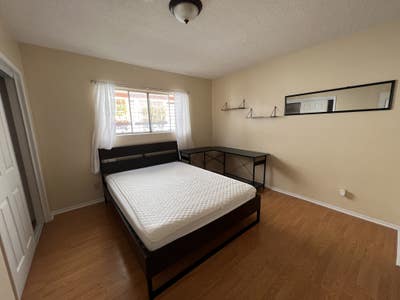 Furnished bedroom in Venice! Main Photo