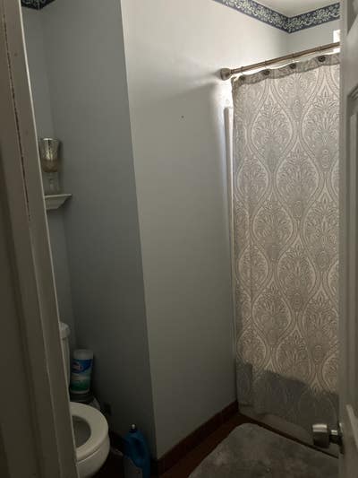 Older woman roommate wanted.  Proof of income Main Photo