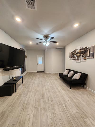 Confy Room for rent Main Photo