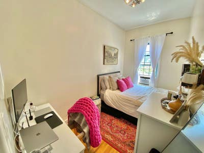 Williamsburg 2BR lots of light  Main Photo