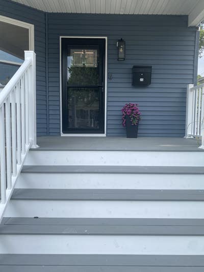 Beautiful home centrally located  Main Photo