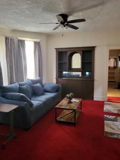 I am seeking a male tenant Main Photo