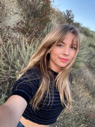 28 year old woman looking for a room now Main Photo