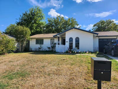 Furnished room available in Converse, TX Main Photo