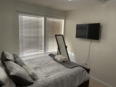 1 room in a house available (shared bath) Main Photo