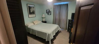 Furnished room in 5/3 pool home Main Photo